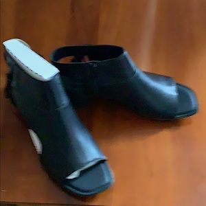 Women’s Born leather Dress shoes black sz 10, new